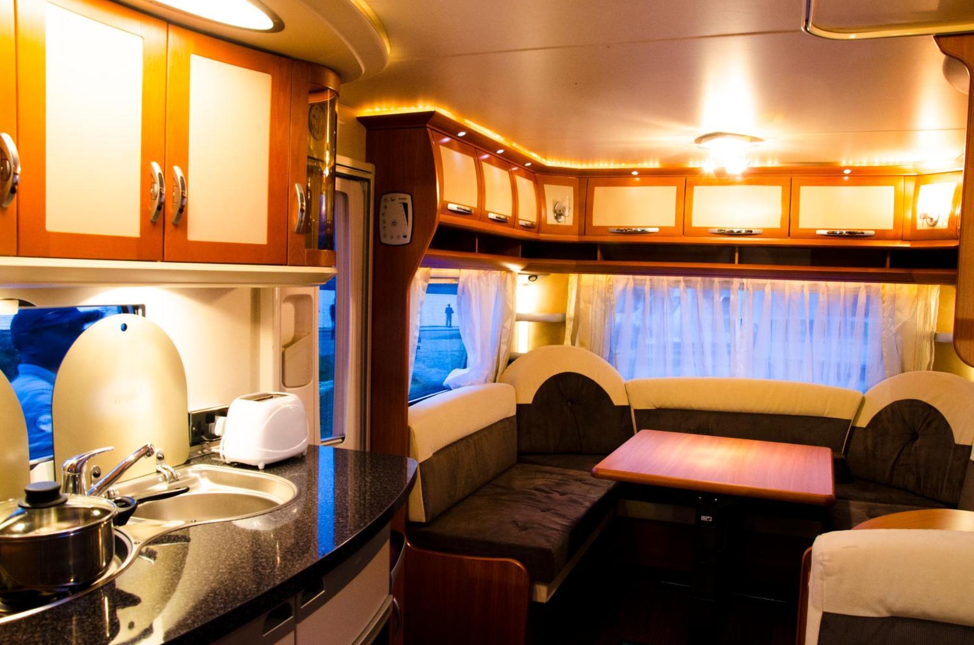 Go Outdoors Caravan Park Нувара-Элия Экстерьер фото