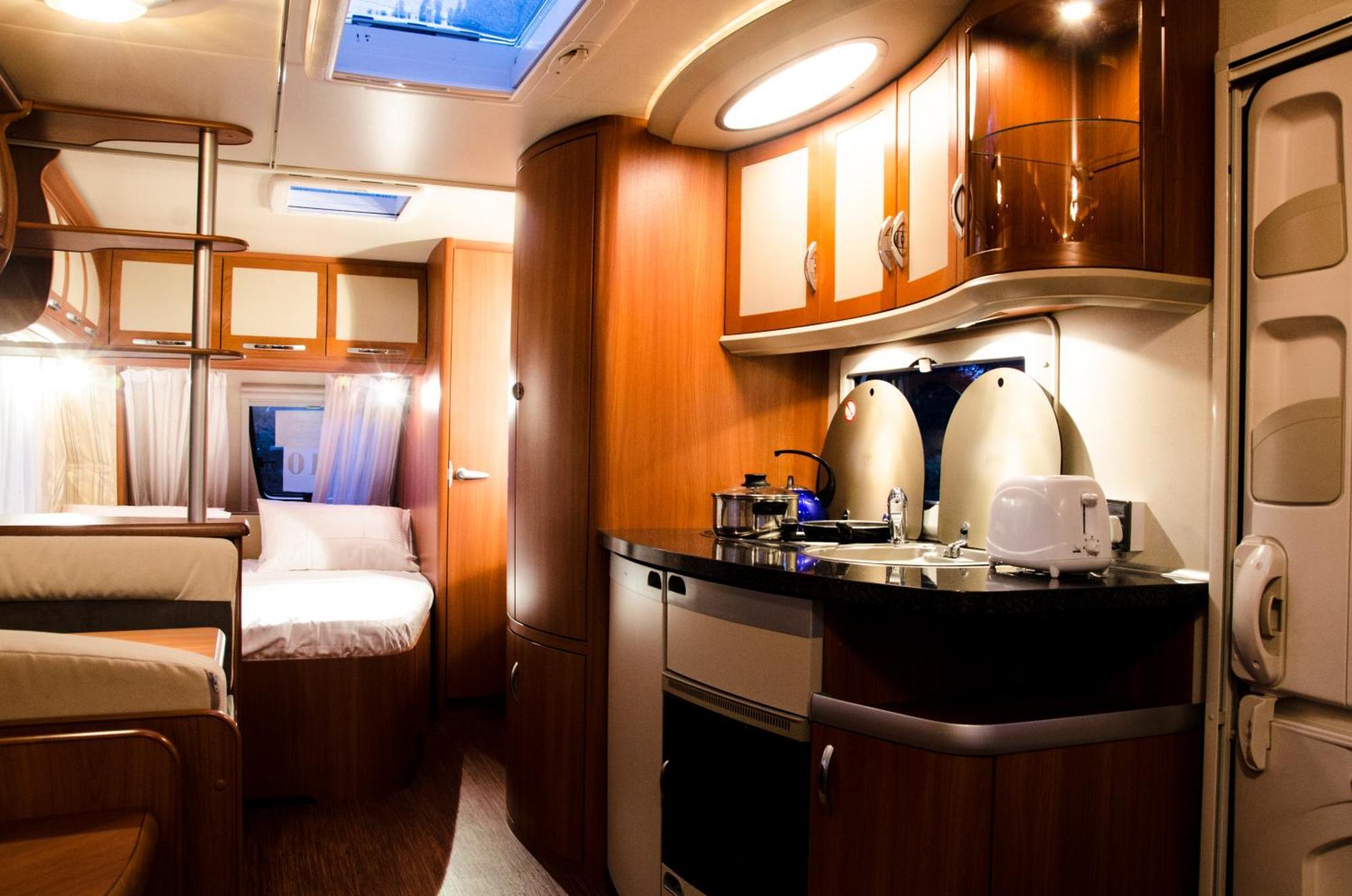 Go Outdoors Caravan Park Нувара-Элия Экстерьер фото